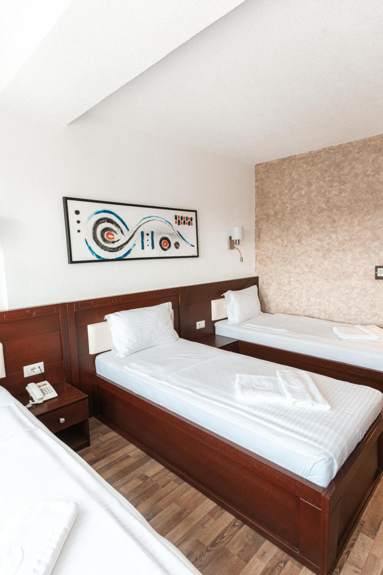 Hotel Centrum Prizren Exterior photo